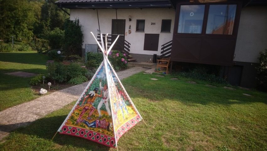 Kinder-Spielzelt im Garten